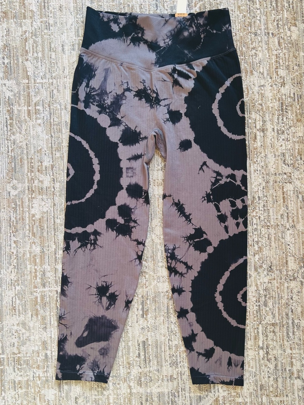 PINK Victoria's Secret Black and Taupe Tie-Dye Ribbed Leggings